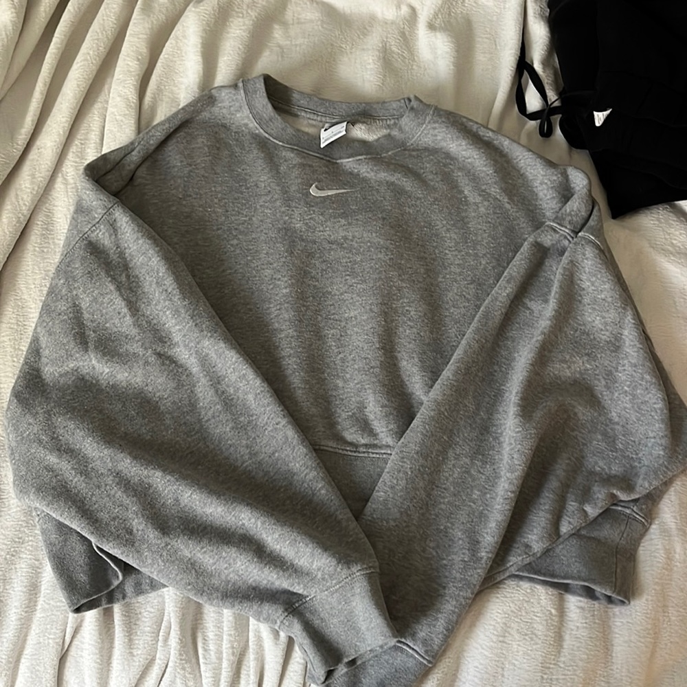 Cropped grey nike sweatshirt